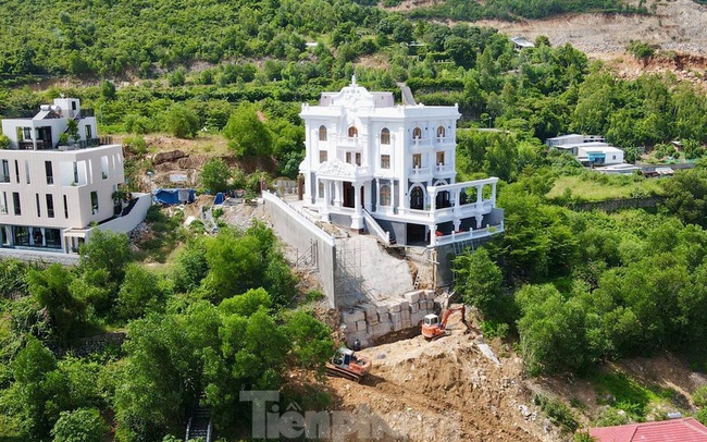 Nha Trang yêu cầu tháo dỡ biệt thự xây vượt tầng, sai phép trên núi Hòn Ông