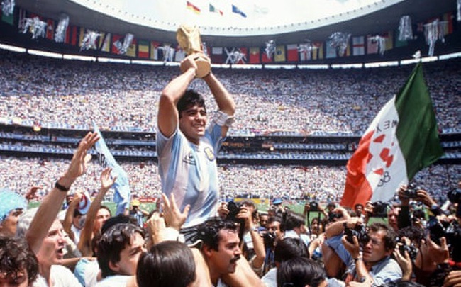 Huyền thoại bóng đá Diego Maradona qua đời ở tuổi 60