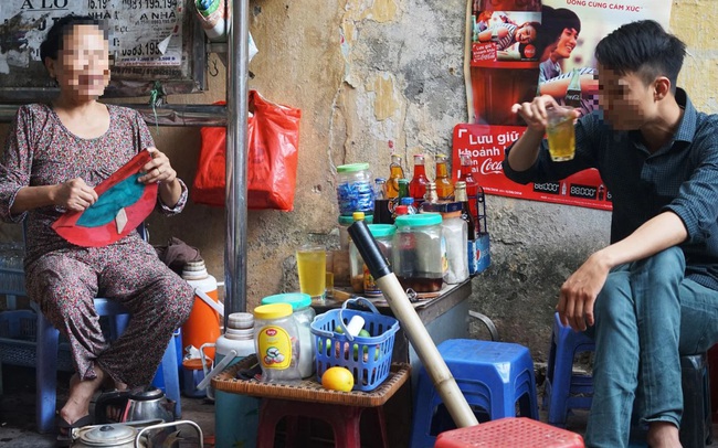 Bén duyên đầu tư BĐS, bà chủ quán trà đá 65 tuổi sở hữu trong tay nhiều bất động sản hàng chục tỷ đồng, bán trà đá cho vui