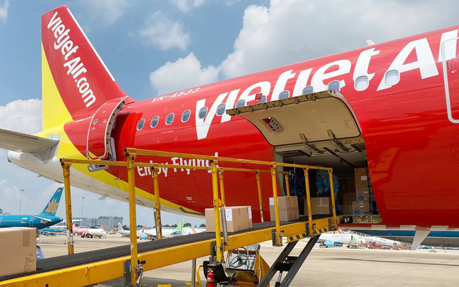 Hơn 10 tấn thiết bị y tế phòng dịch của Đức được Vietjet vận chuyển về Việt Nam