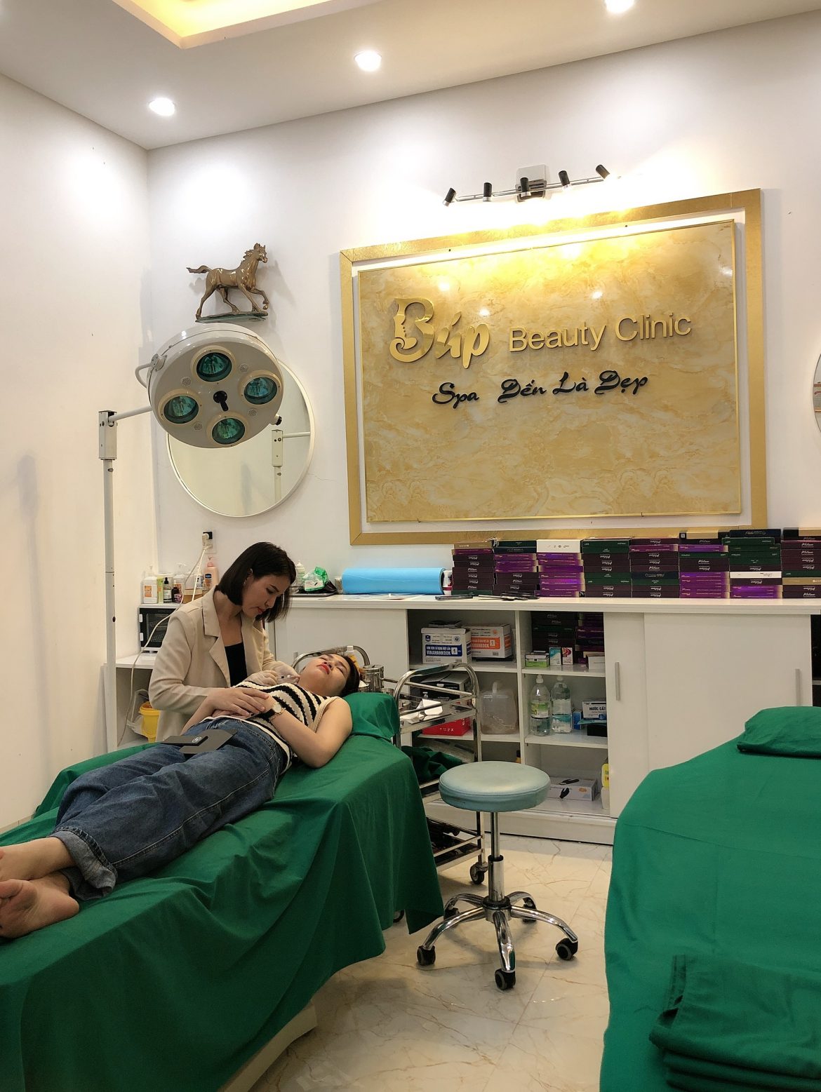 Búp Beauty Clinic: Khám phá vẻ đẹp tự nhiên và chăm sóc tận hưởng